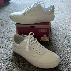 Women’s Vans Ward Deluxe Sneaker size 6.5